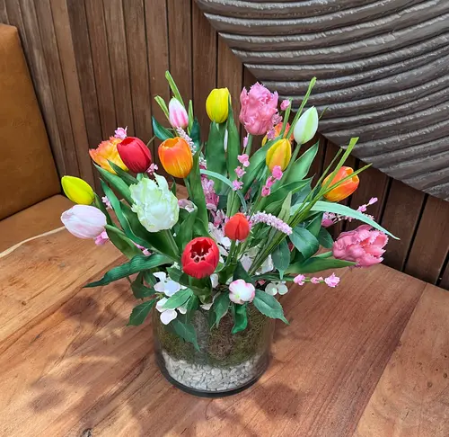 Workshop 'Eeuwige Lente: Zijden Tulpen bloemstuk' (za 11-4)