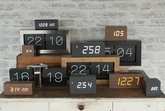 Alarm clock Tube dark wood veneer, white LED - afbeelding 3