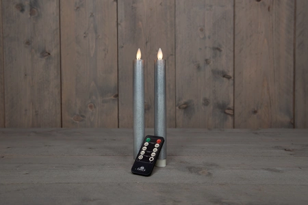 Anna's Collection LED-dinerkaarsen bewegende vlam - H23cm Zilver 2 stuks - afbeelding 3