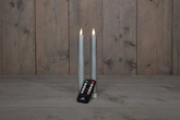 Anna's Collection LED-dinerkaarsen bewegende vlam - H23cm Zilver 2 stuks - afbeelding 3
