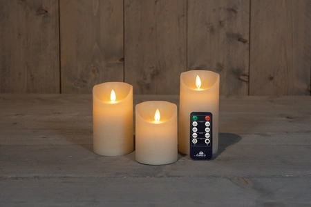 Anna's Collection LED-stompkaarsen rustiek met bewegende vlam ivoor - set van 3 - H 10/12,5/15 x D 7,5 cm - afbeelding 3