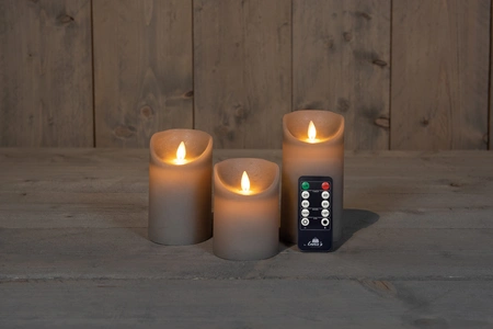 Anna's Collection LED-stompkaarsen rustiek met bewegende vlam taupe - set van 3 - H 10/12,5/15 x D 7,5 cm - afbeelding 3