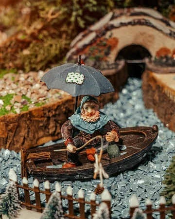 Luville Kerstdorpminiatuur Efteling Kabouter in boot - L 9,5 x B 4,5 x H 6,5 cm - afbeelding 2